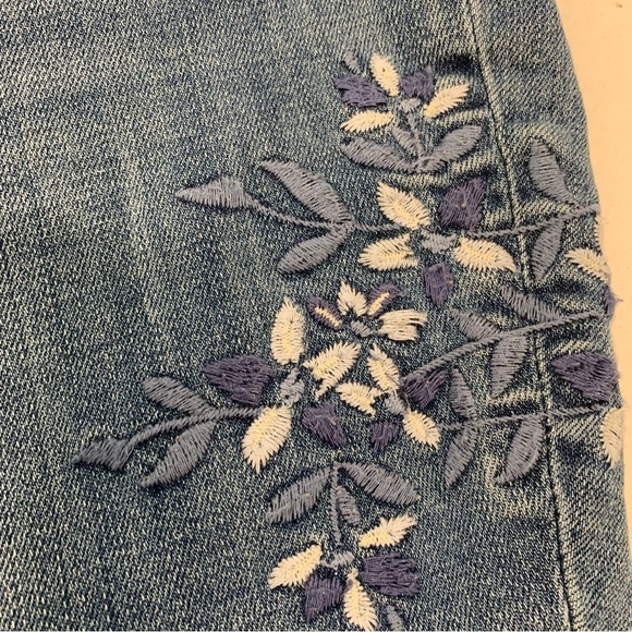 Talbots Flawless Jeans Woman 22W Girlfriend Embroidery Floral Pockets Casual - Picture 6 of 12
